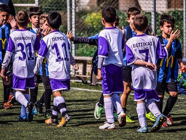Rozwój fizyczny dziecka, a wpływ piłki nożnej na koordynację i zwinność